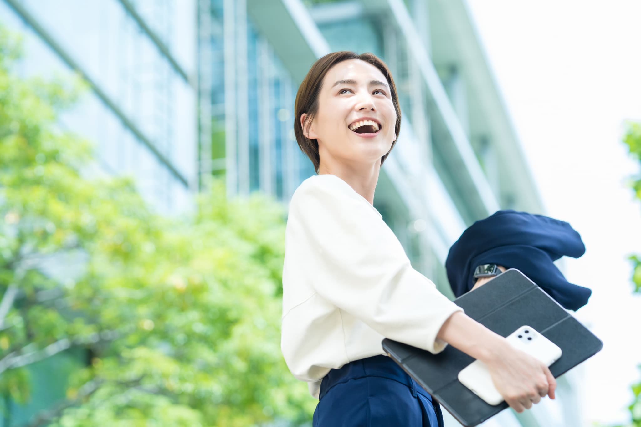 笑顔でハツラツとした女性