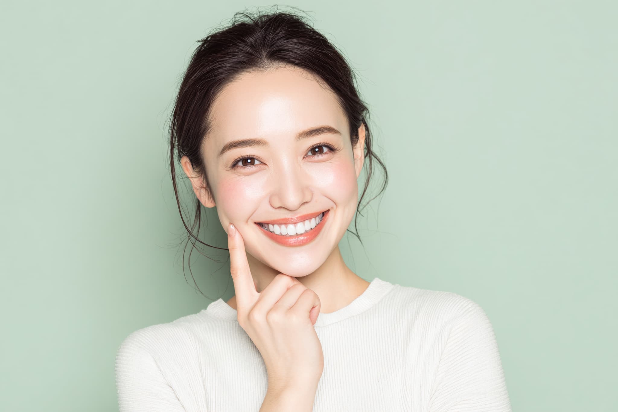 予防歯科を受診しお口の健康を維持する笑顔の女性